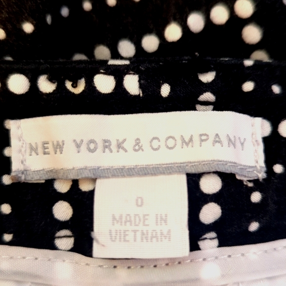 5/$25🌻 Patterned Capris - Picture 3 of 6